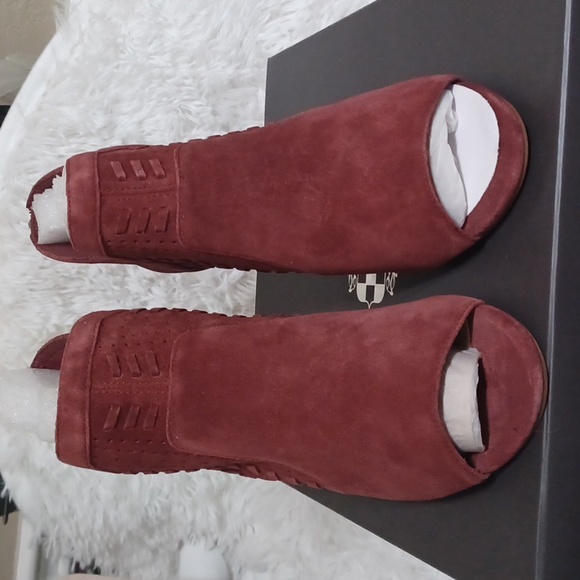 Vince Camuto Ebelin Open Toe Suede Boot Teaberry Verona NWT - Picture 2 of 8